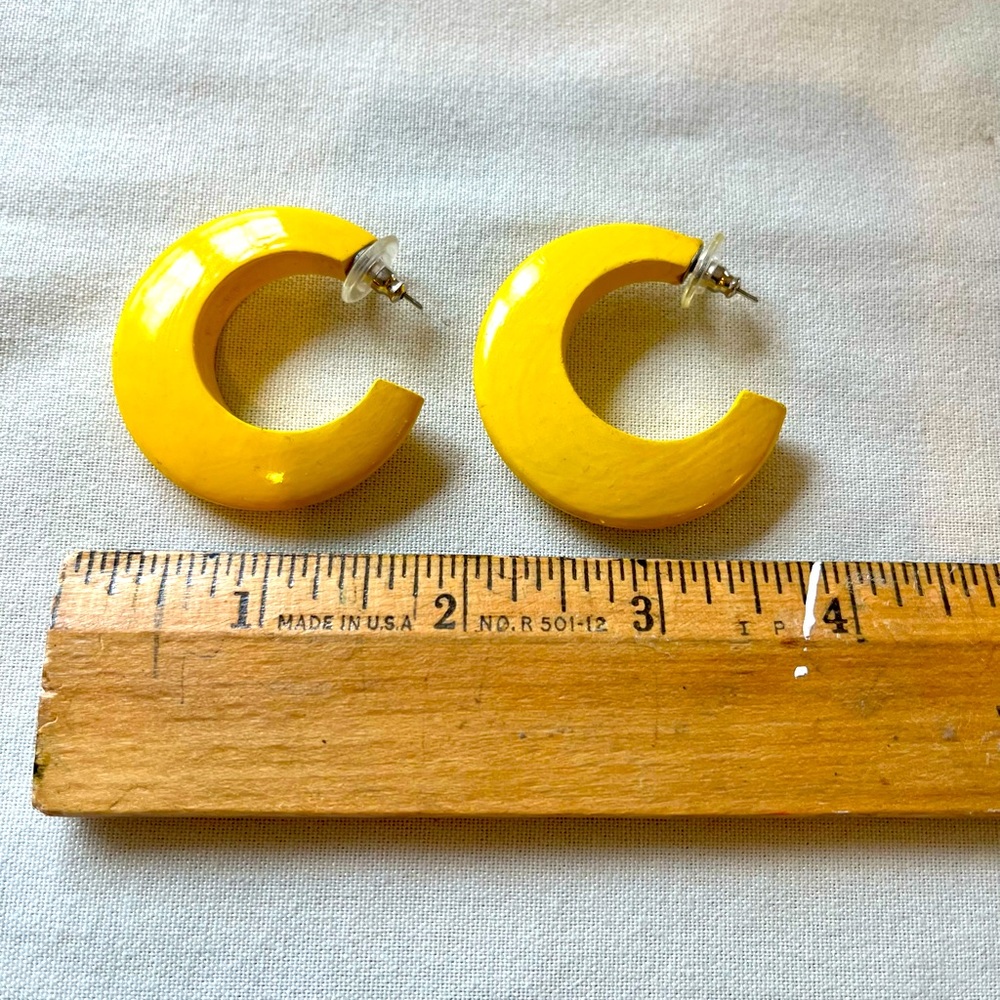Vintage Wooden Yellow Hoop Earrings - Picture 14 of 16